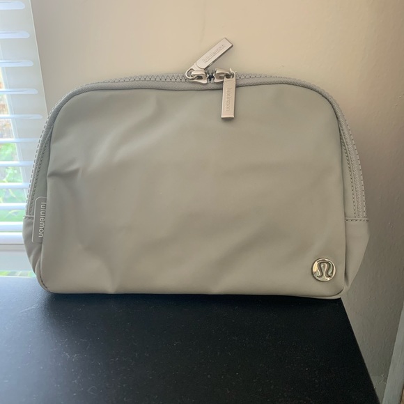 NWT LULULEMON EVERYWHERE BELT BAG LARGE SILVER DROP - Picture 4 of 8